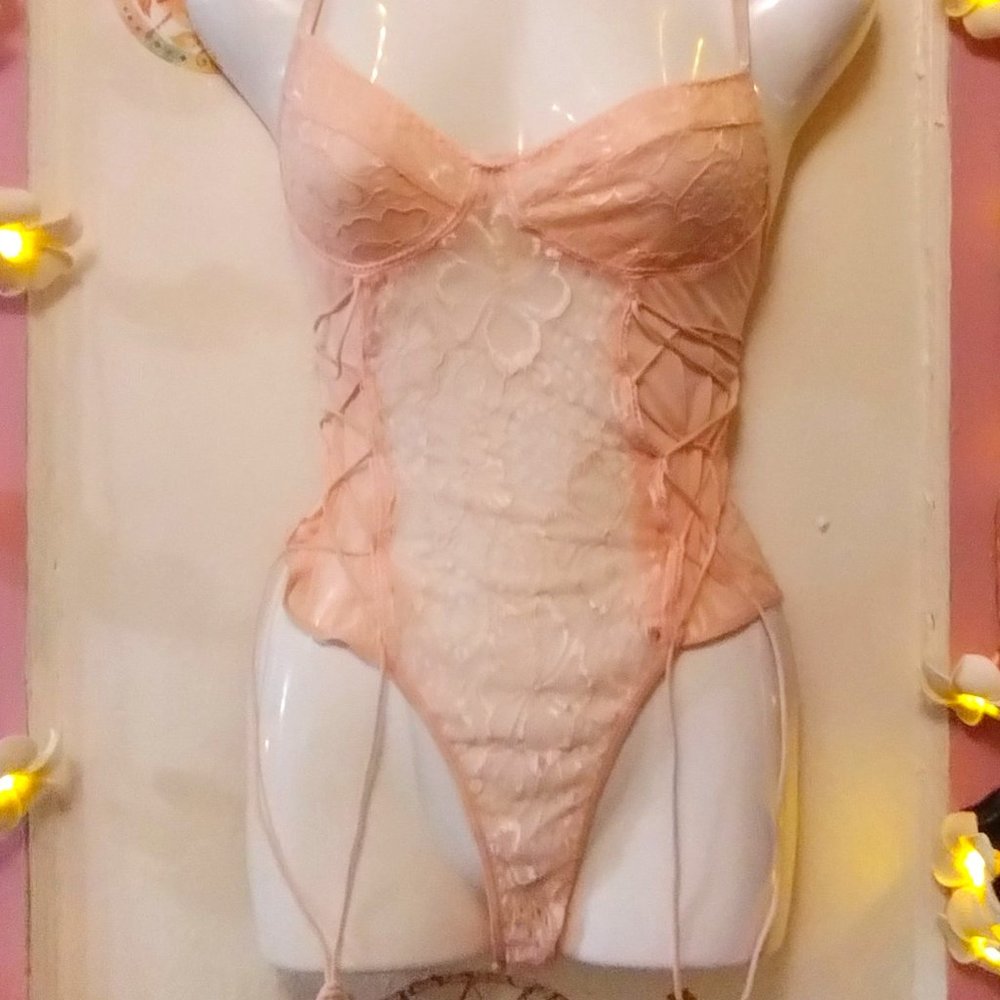 Peachy Pink (L) Corset Side Floral Lace Teddie - NWOT